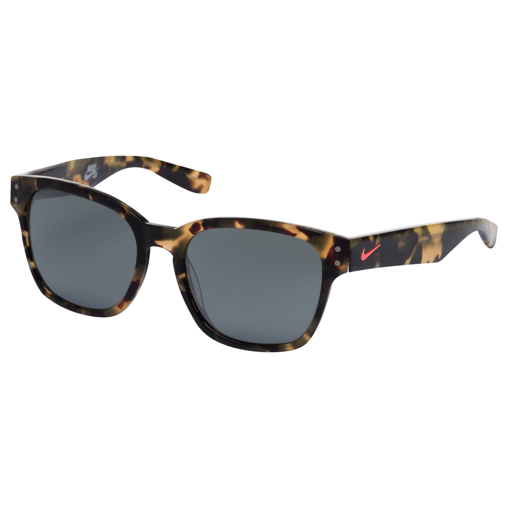 18.18€ la paire de lunettes de soleil NIKE