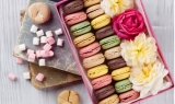 9€ la boite de 20 macarons à Paris 10 (Michel Balmet) ( 7.2€ le 6/01 )